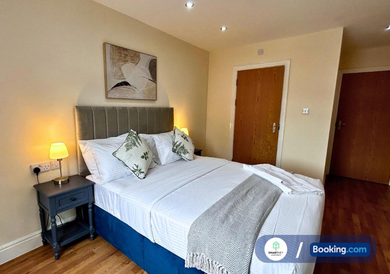 Modern 2 Bed 2 Bath Apartment Free Parking 왓퍼드 외부 사진