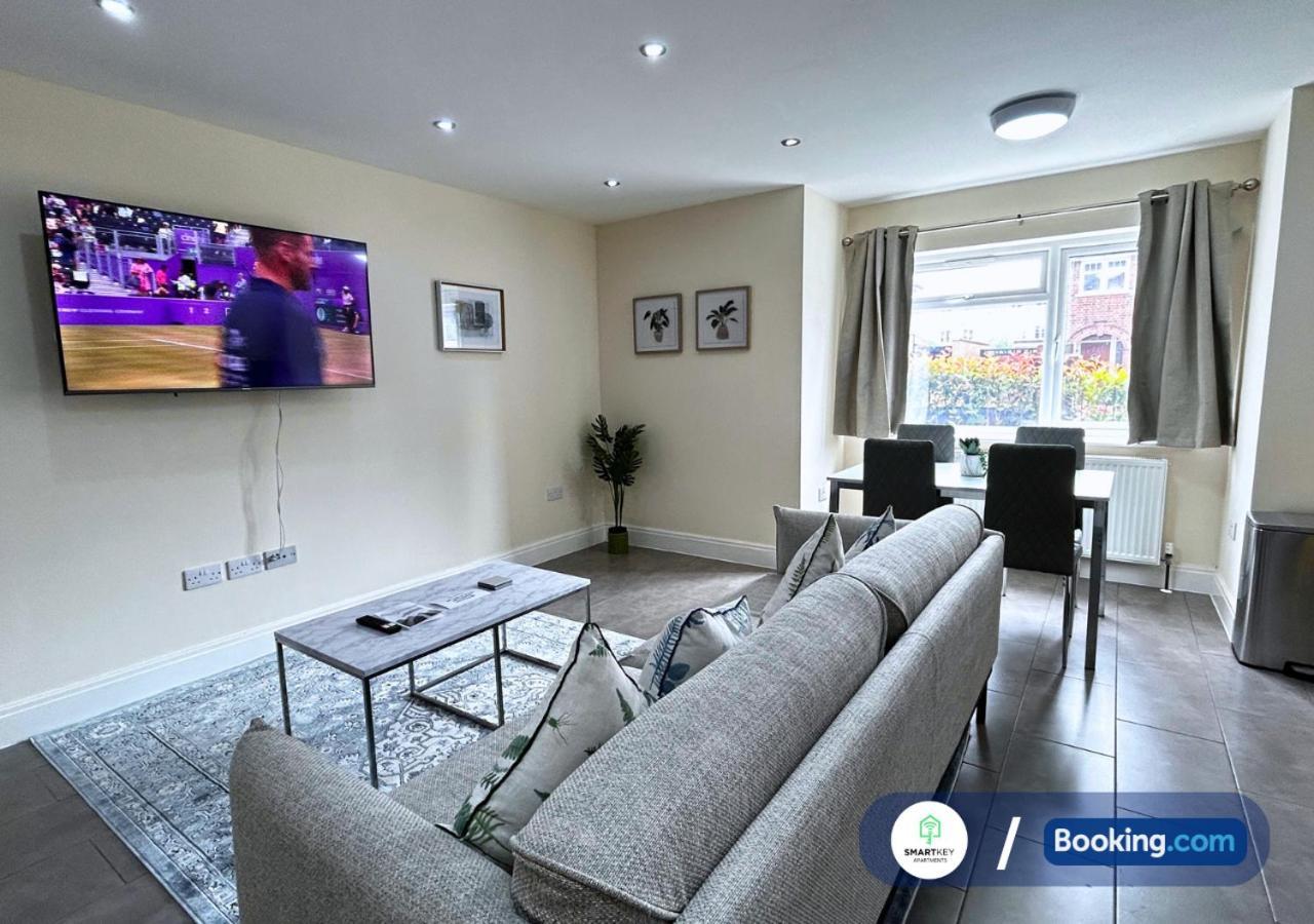 Modern 2 Bed 2 Bath Apartment Free Parking 왓퍼드 외부 사진