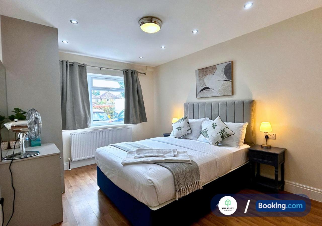 Modern 2 Bed 2 Bath Apartment Free Parking 왓퍼드 외부 사진