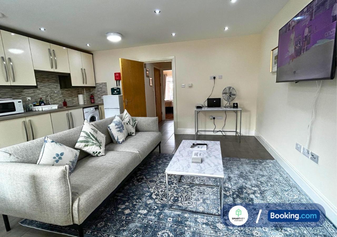Modern 2 Bed 2 Bath Apartment Free Parking 왓퍼드 외부 사진