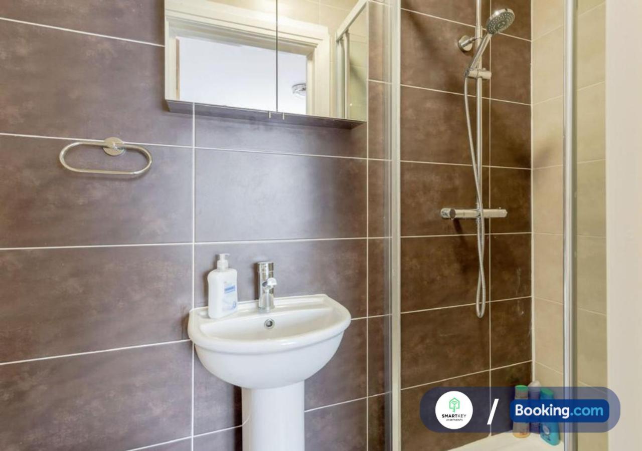 Modern 2 Bed 2 Bath Apartment Free Parking 왓퍼드 외부 사진