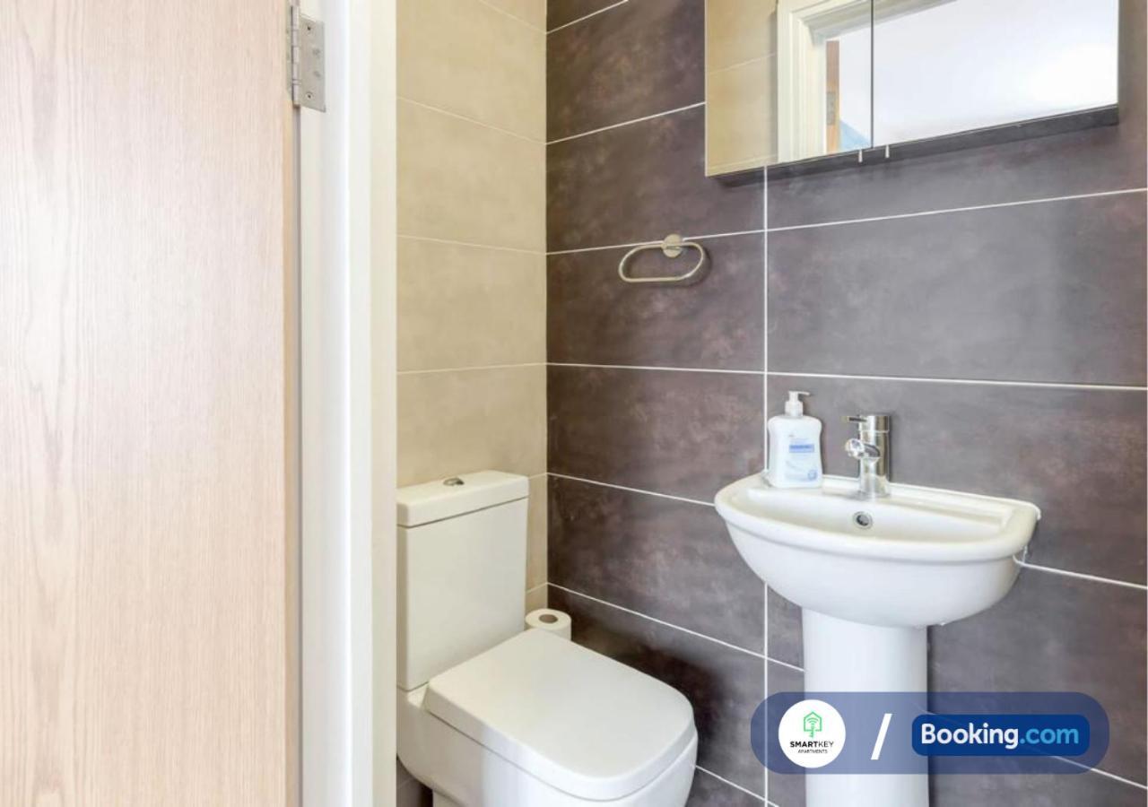 Modern 2 Bed 2 Bath Apartment Free Parking 왓퍼드 외부 사진