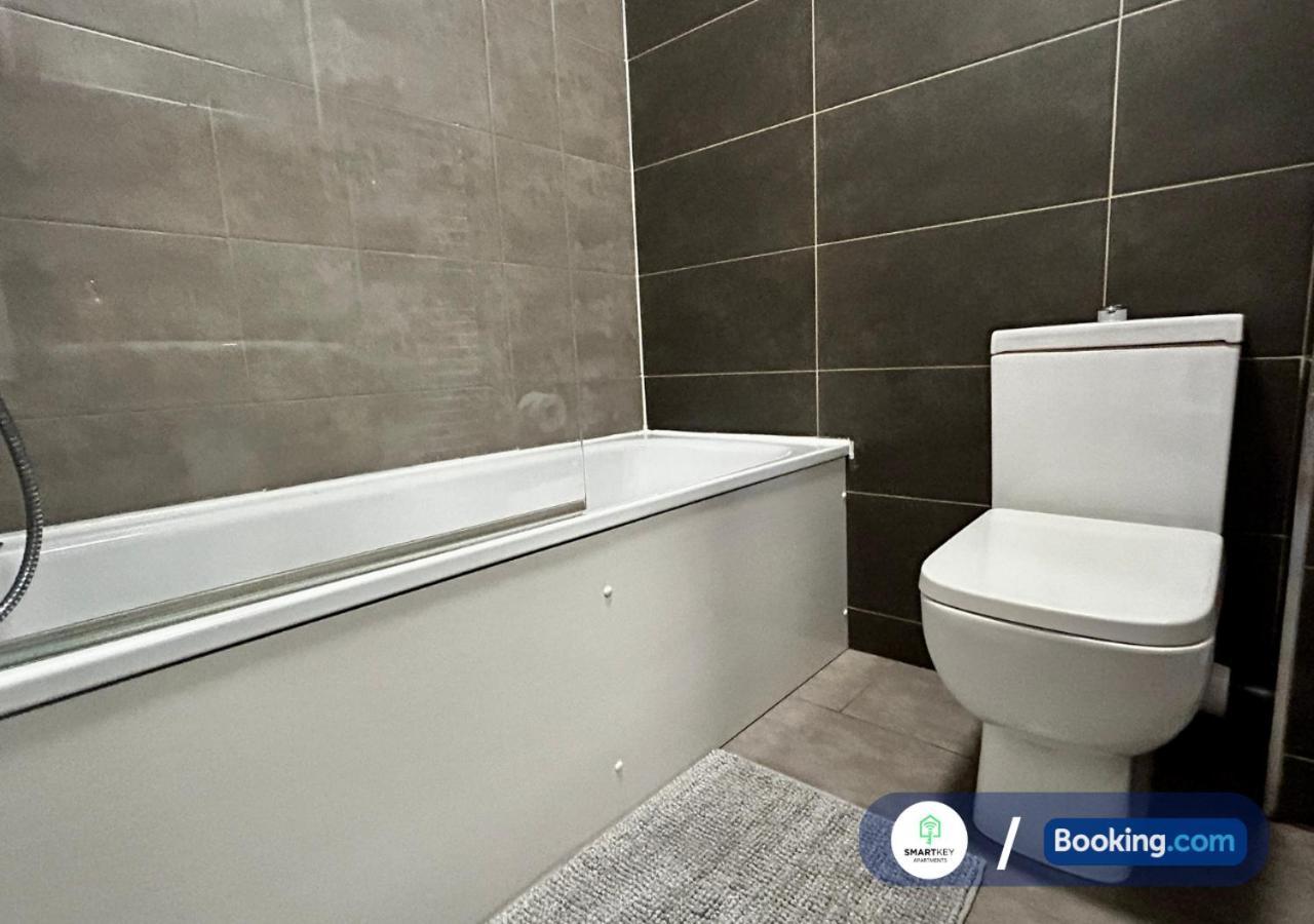 Modern 2 Bed 2 Bath Apartment Free Parking 왓퍼드 외부 사진