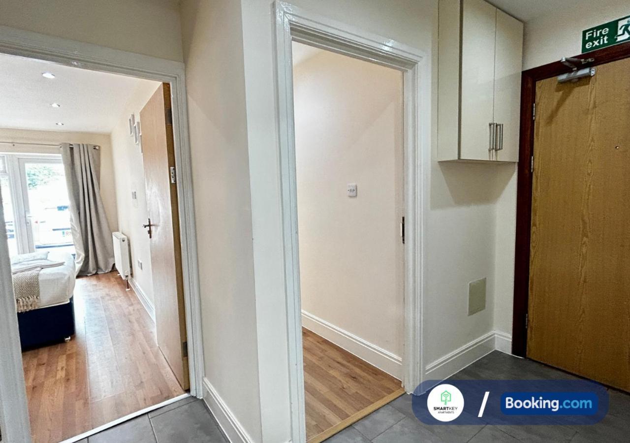 Modern 2 Bed 2 Bath Apartment Free Parking 왓퍼드 외부 사진