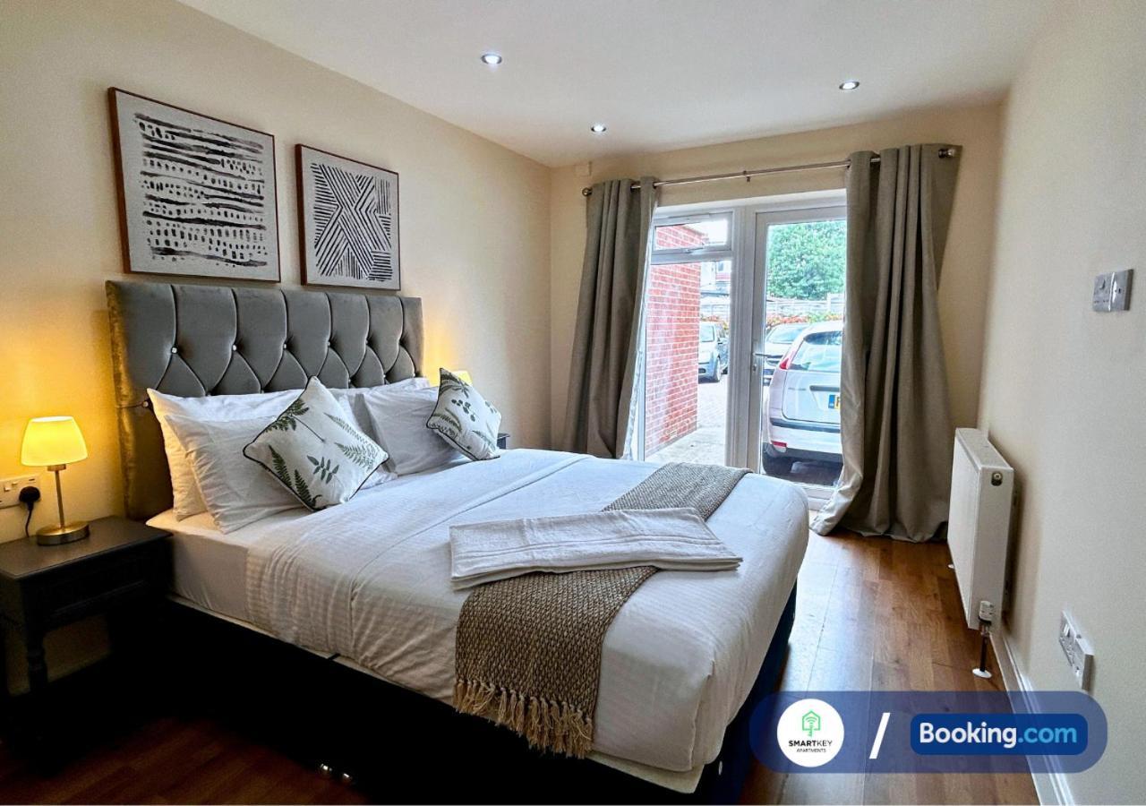 Modern 2 Bed 2 Bath Apartment Free Parking 왓퍼드 외부 사진